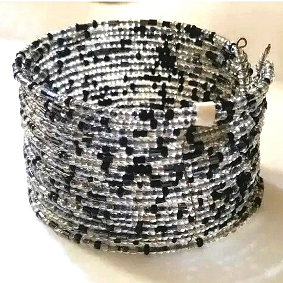 NEW Silver & Black Seed Bead Memory Wire Cuff Bracelet. Approx. 1.5" inch Wide. - Picture 2 of 6